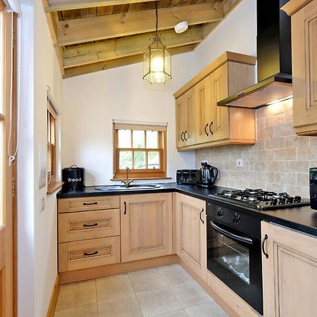 Entire Unique Tiny House - Moss Cabin Banff Bagian luar foto