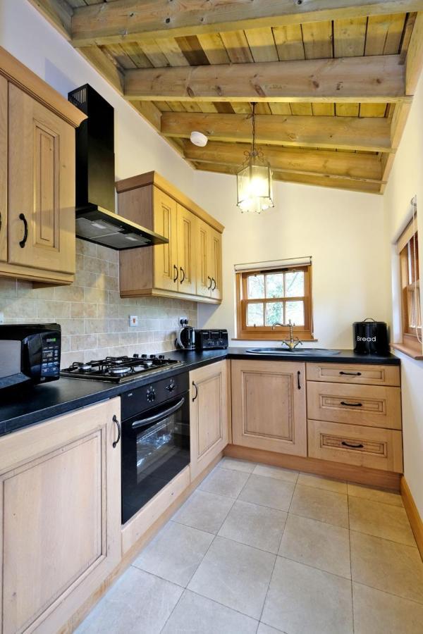 Entire Unique Tiny House - Moss Cabin Banff Bagian luar foto
