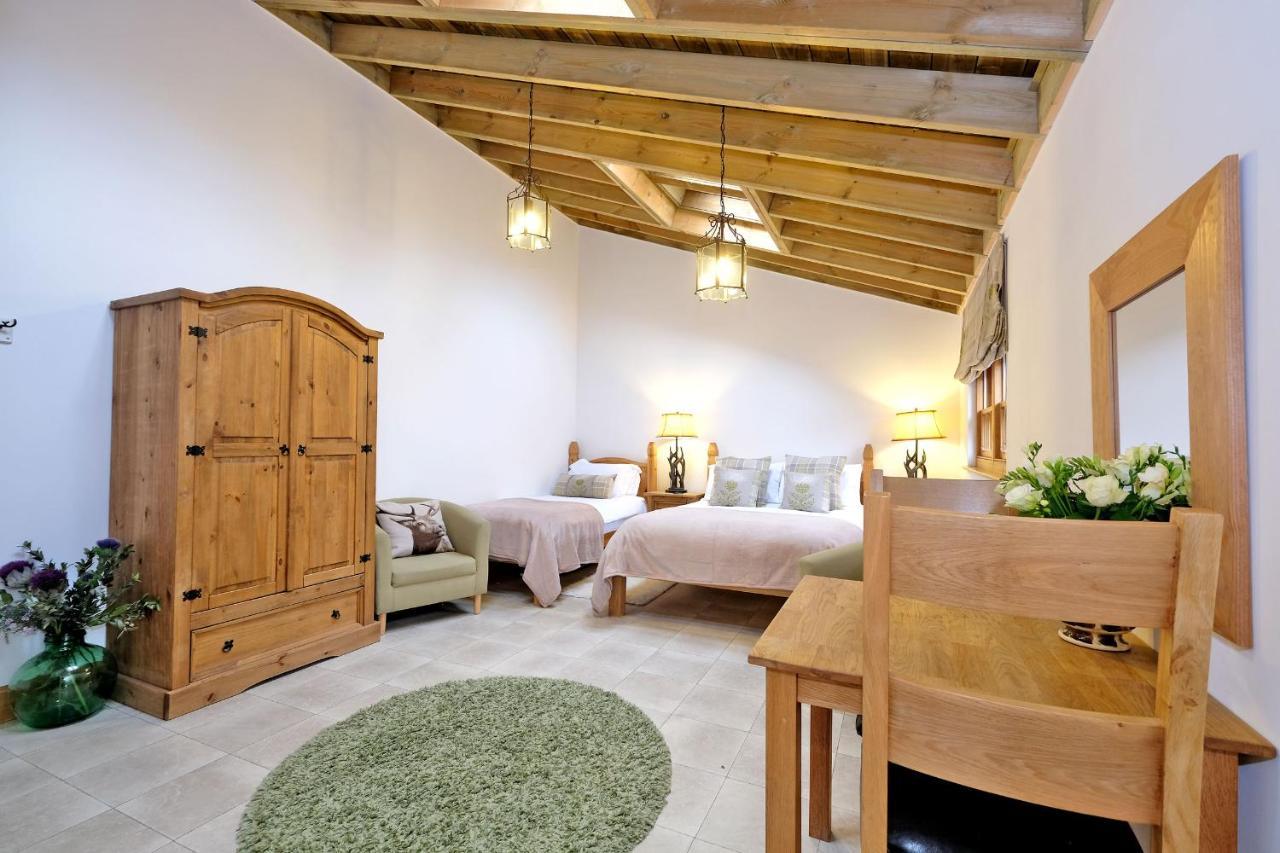 Entire Unique Tiny House - Moss Cabin Banff Bagian luar foto
