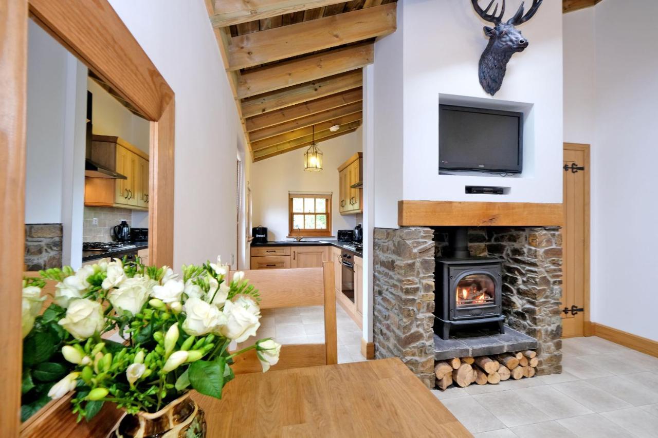 Entire Unique Tiny House - Moss Cabin Banff Bagian luar foto