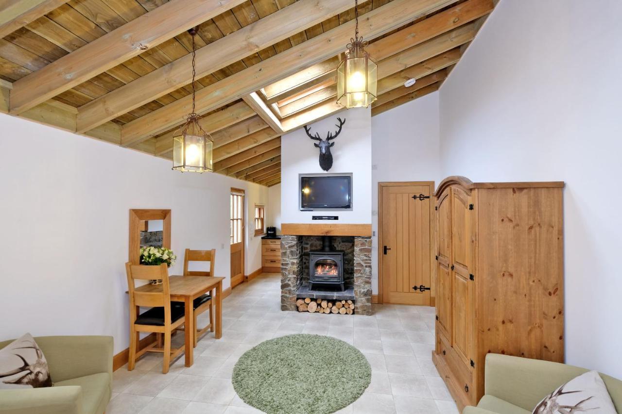 Entire Unique Tiny House - Moss Cabin Banff Bagian luar foto